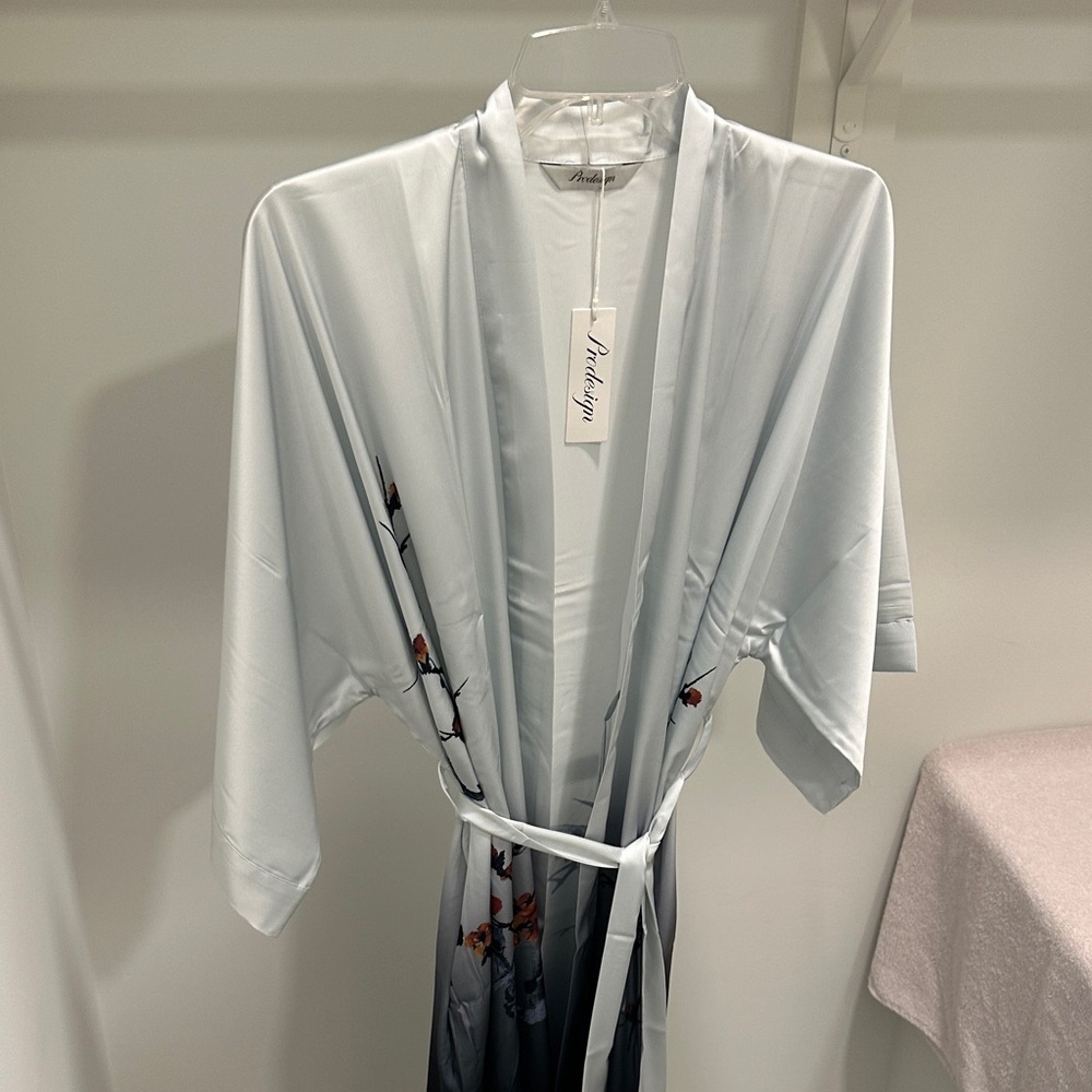 Elegant White Floral Women's Robe